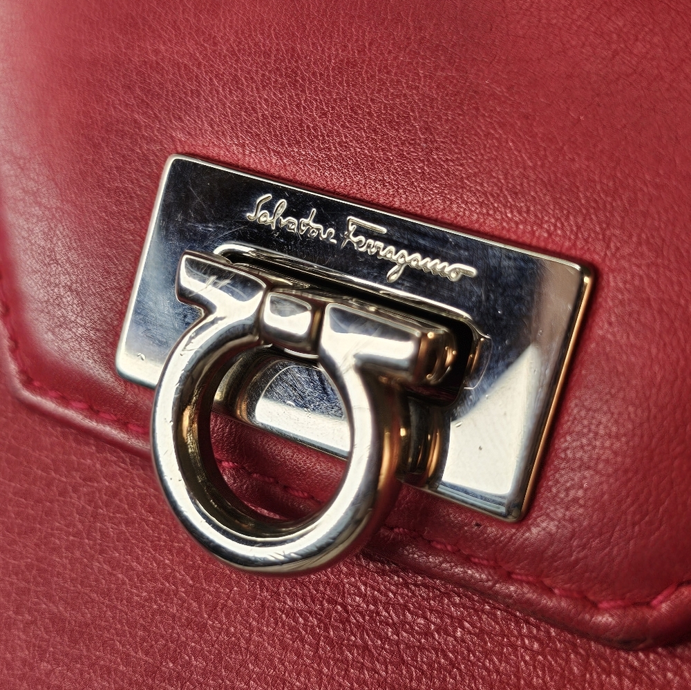 Salvatore Ferragamo Gancio Continental Leather Red Wallet GUC - Picture 3 of 15